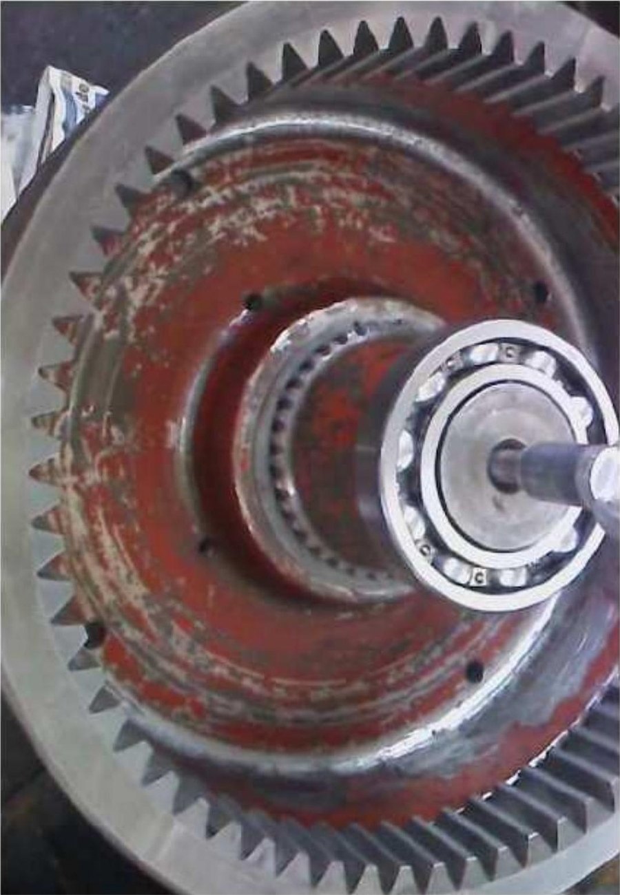 Large internal ring gear with shaft and bearing assembled